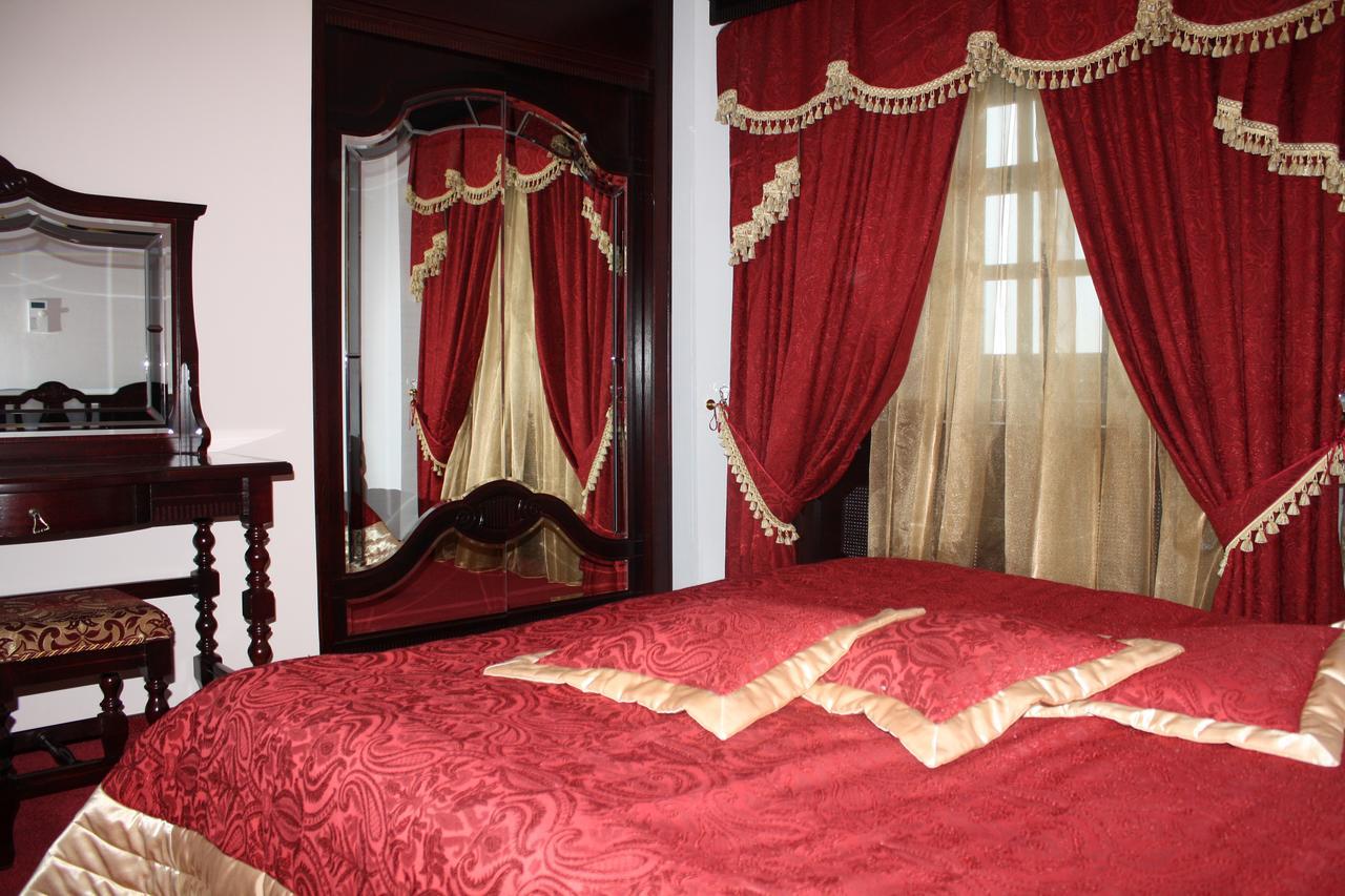 Mirskiy Castle Hotel Exterior photo